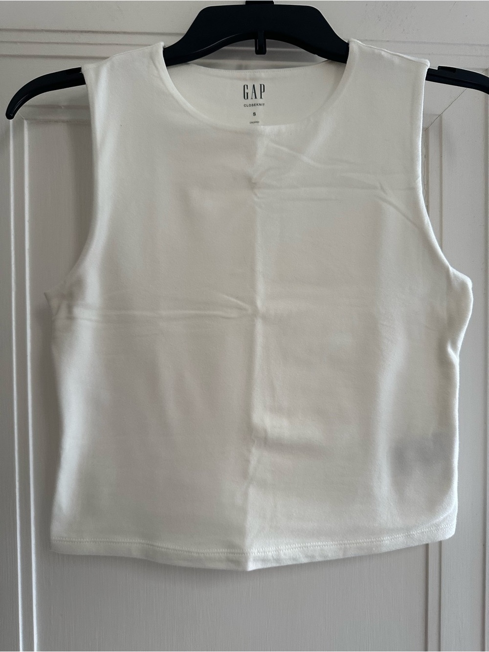 NWOT GAP CloseKnit Crop Tank Top in White - Women’s Small